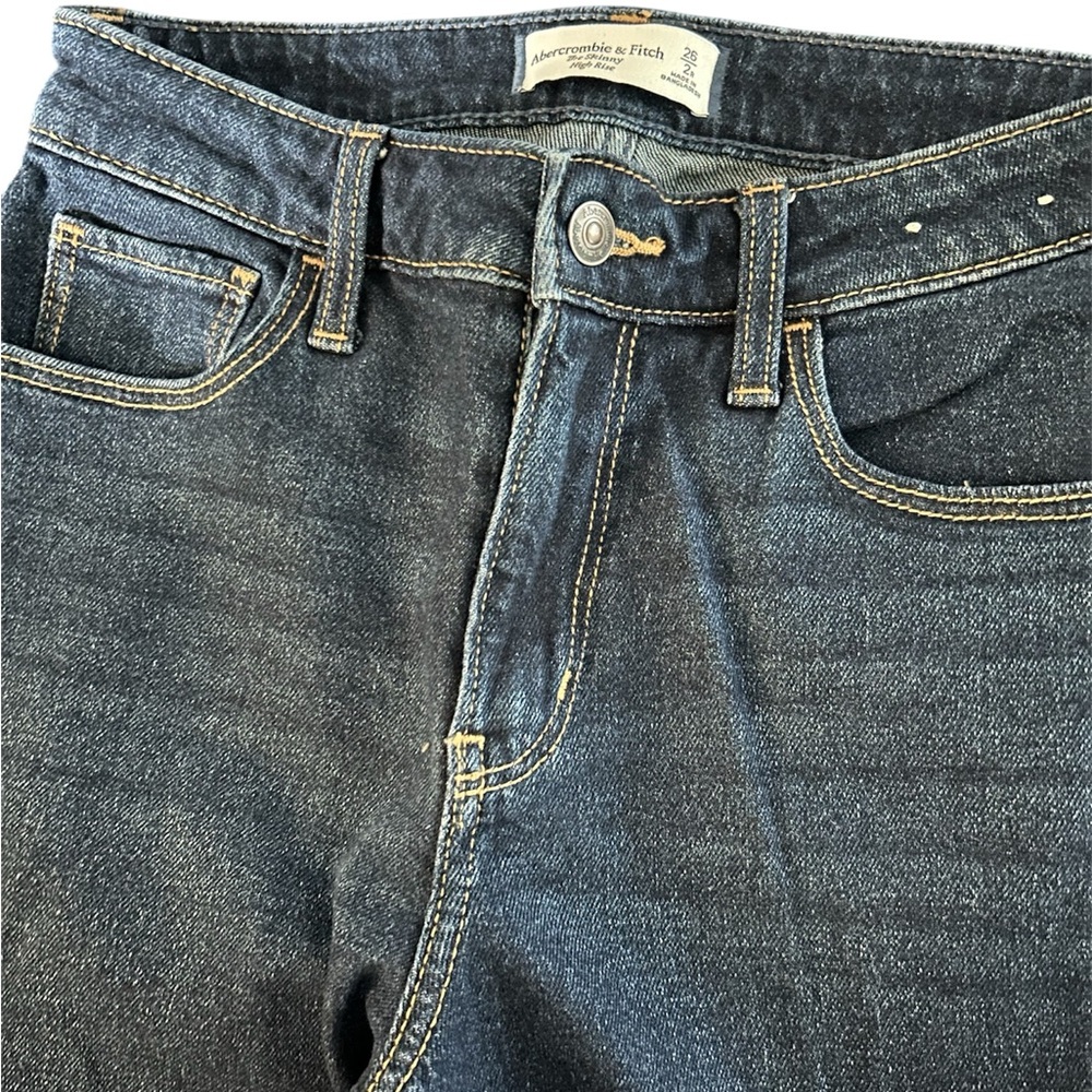Abercrombie & Fitch Slim Straight Blue Jeans with Classic Denim Style